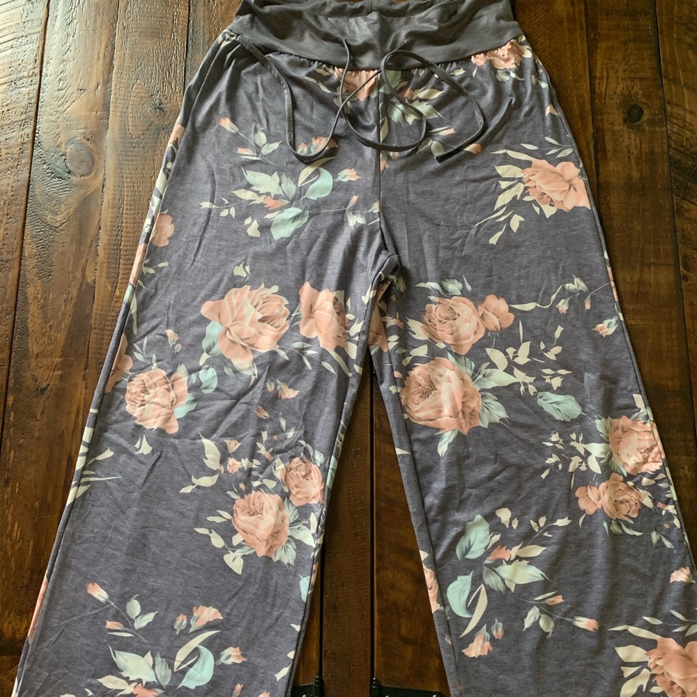 Drawstring comfy floral pants size S